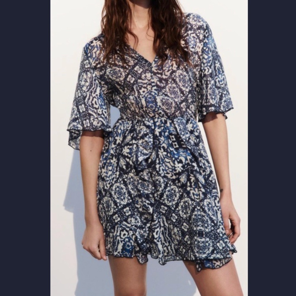 Zara Womens Medium Flutter Sleeve V-Neck Mini Dress‎ Blue White Medallion Print